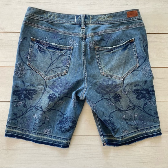 Sundance Women Bermuda Denim Shorts Sz 31 Floral Cross Stitch - Picture 2 of 11
